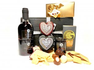 **New** Sloe Port and Damson Port, Cheddar and Black Truffle Cheddar, Crackers and Chocolate Hamper