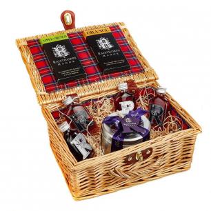5cl Collection and Sloe Port Fruit Cake Hamper: incl Sloe Port, Sloe, Raspberry and Damson Gins, Apple and Orange Chocolate Bars and Fruit Cake