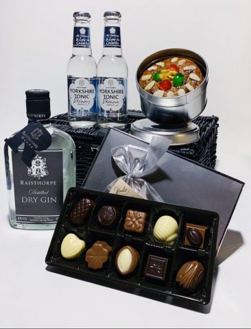 Dry Gin Celebration Hamper containing Dry Gin 35cl, Sloe Port Fruit Cake, 2 x 200ml Skinny Yorkshire Tonics and Belgian Chocolates