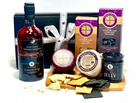 **New** Sloe Gold Whisky and Damson Port, Cheddar and Oak Smoked Cheddar and Cracker Hamper