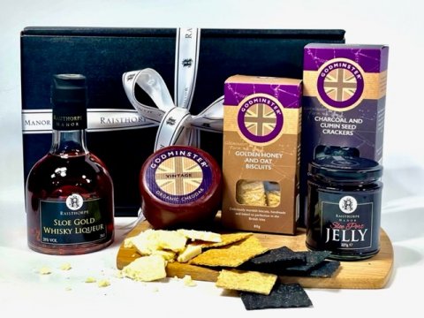 **New** Sloe Gold Whisky, Cheddar Cheese and Cracker Hamper