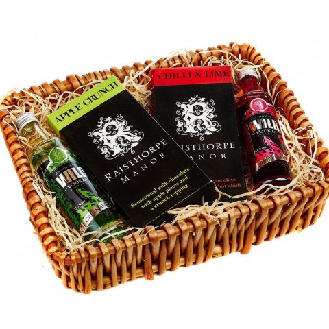 Mini Wild Vodka and Chocolates Hamper: 5cl Apple and 5cl Strawberry Vodka, Banoffee, Chilli and Lime Choc bars