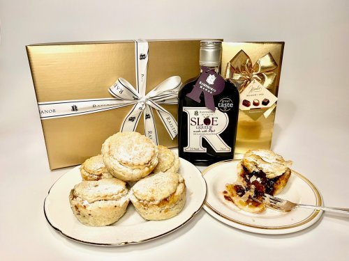 Mince Pie Hamper with Sloe Port 35cl and Belgian Chocolates